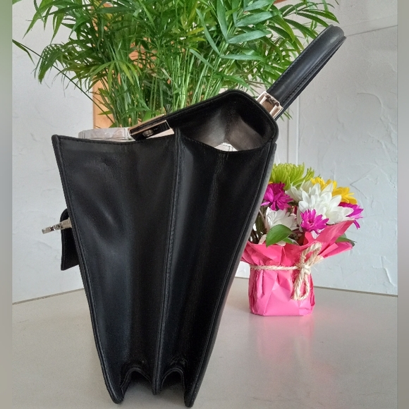 Salvatore Ferragamo, The Nero, Vintage Italian Leather Shoulder Bag - Picture 13 of 16